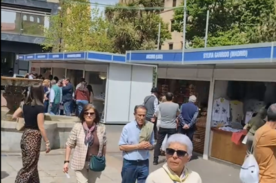 La 23ª Feria de Artesanía de Salamanca reúne en la Plaza de los Bandos a 39 talleres, hasta el 3 de mayo